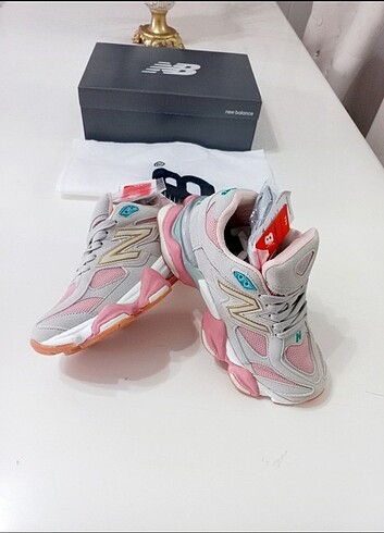 New Balance NEW BALANCE YENİ SEZON 36/40 ARALIĞINDA NUMARALAR MEVCUTTUR