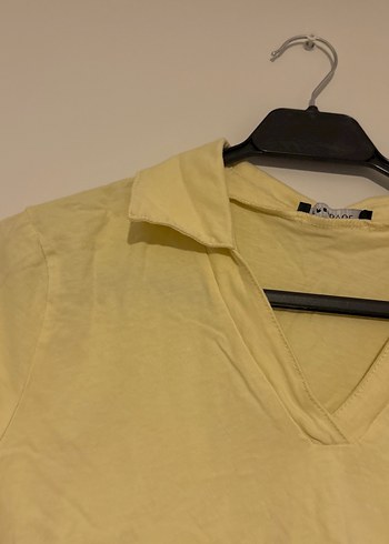 Sarı V Yakalı Crop Kadın Tişört - Görsel 2