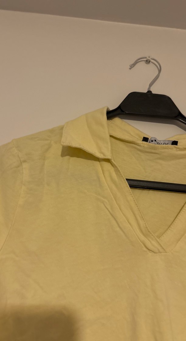 Sarı V Yakalı Crop Kadın Tişört - Görsel 2