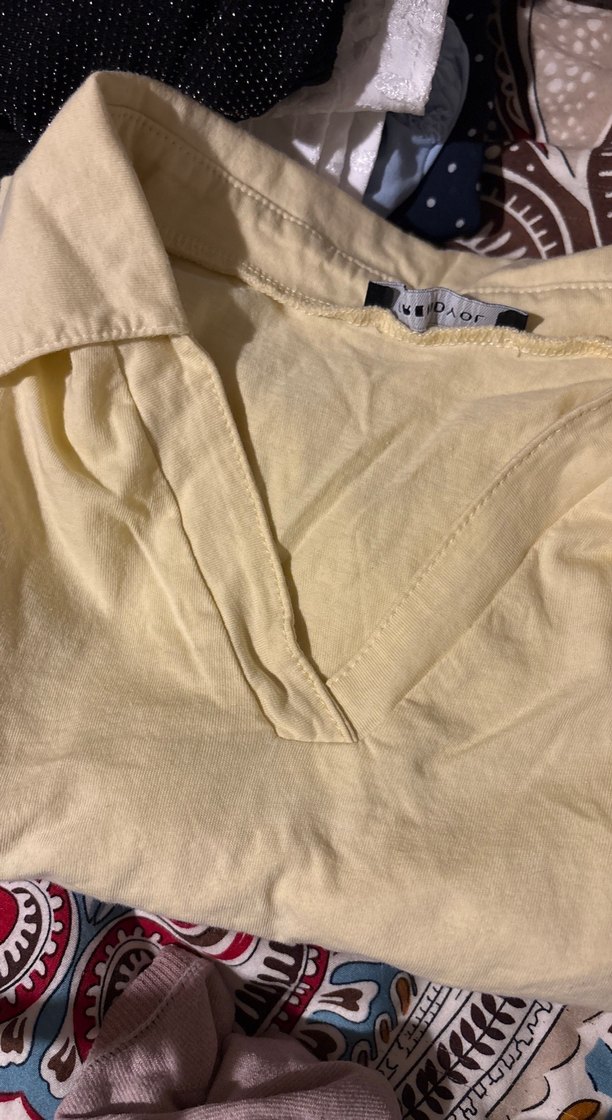 Sarı V Yakalı Crop Kadın Tişört - Görsel 4