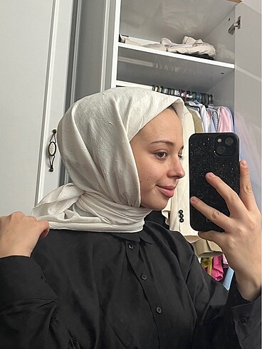 Beyaz ipek eşarp