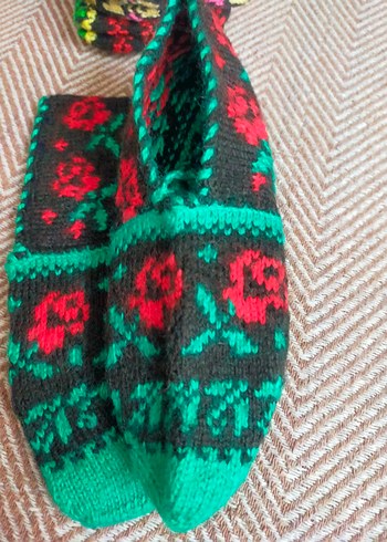 Renkli Nakışlı Örgü Kız Ev Terliği - Görsel 3