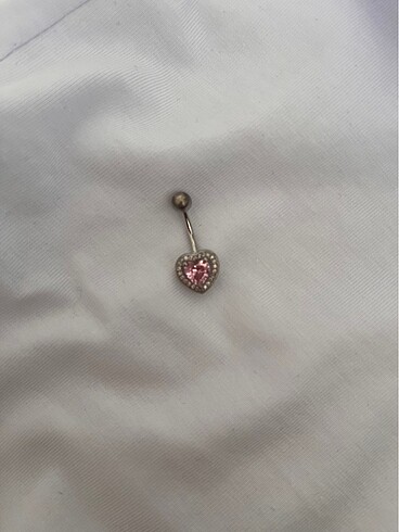 kalpli göbek piercing
