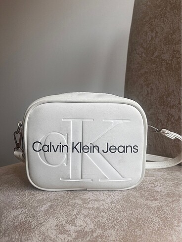 calvin klein beyaz çanta