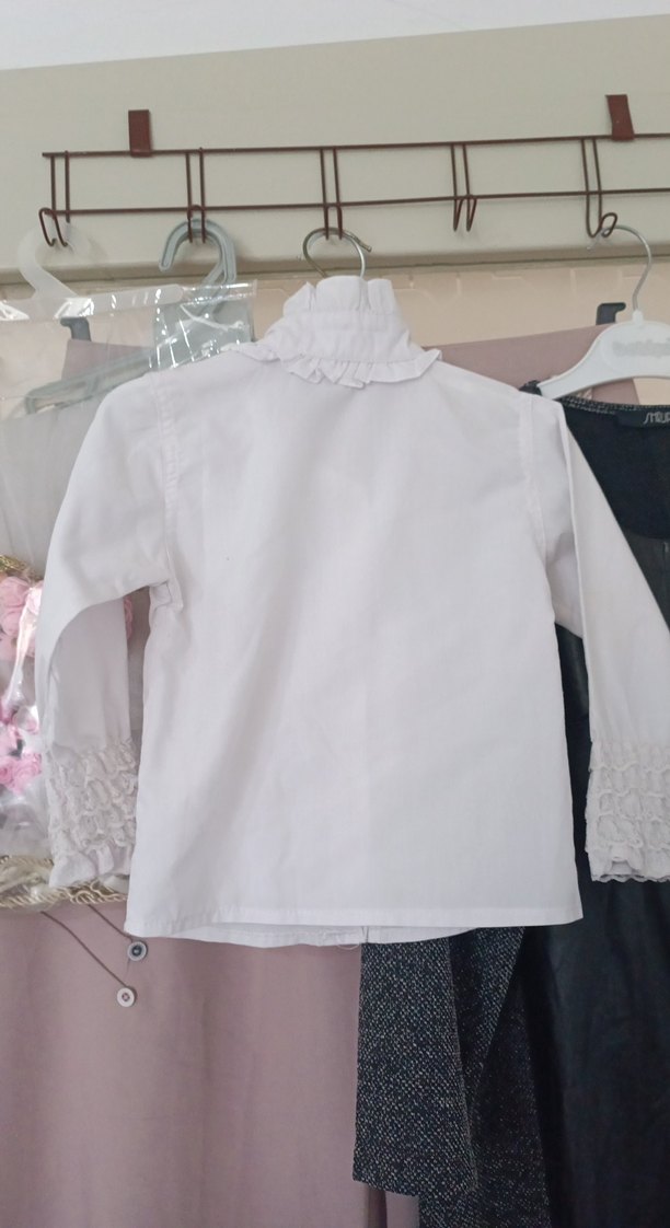 Kız Çocuk Beyaz Fırfırlı Pamuklu Gömlek - Görsel 4