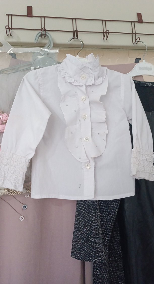 Kız Çocuk Beyaz Fırfırlı Pamuklu Gömlek - Görsel 3