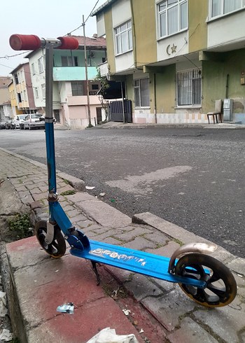 Diğer Mavi Çocuk Scooter'ı