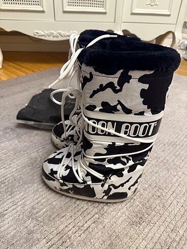38 Beden siyah Renk Moon boot çok yeni tertemiz