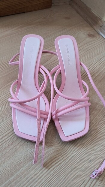 Pembe topuklu 