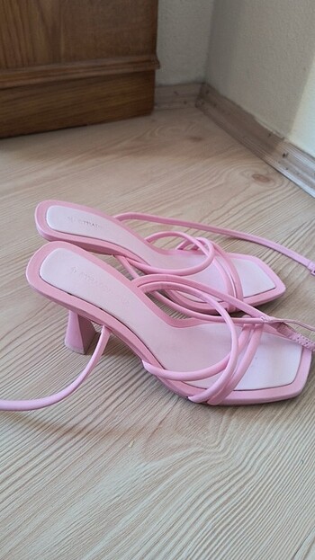 Stradivarius Pembe topuklu 