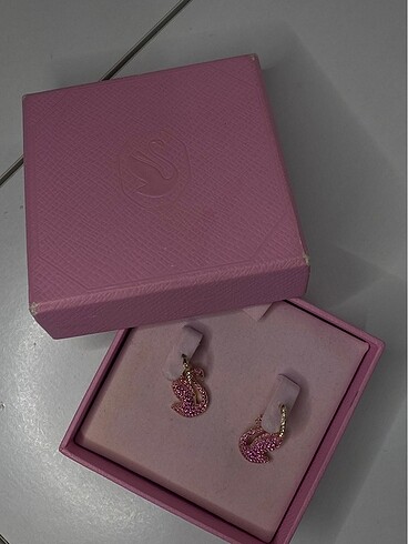 Beden pembe Renk Swarovski Pembe Kuğu Küpe
