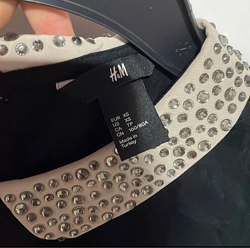 H&M H&M yakası taşlı kısa kollu üst