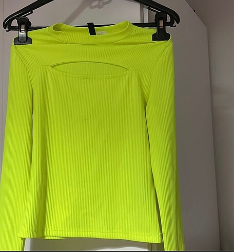 H&M divided sarı yakası dekolteli üst