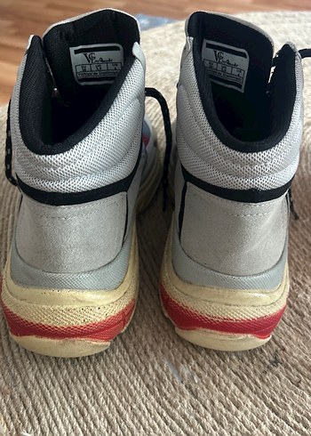 Gri Yılan Desenli Dolgu Topuklu Spor Ayakkabı - Görsel 4