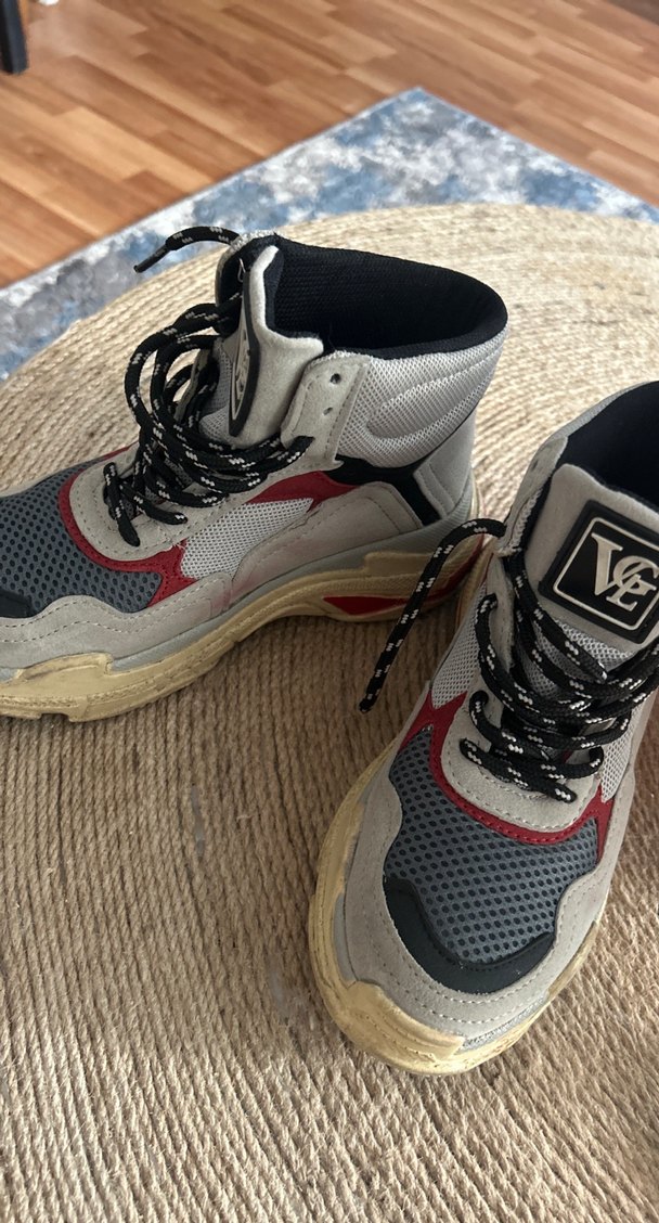 Gri Yılan Desenli Dolgu Topuklu Spor Ayakkabı - Görsel 2