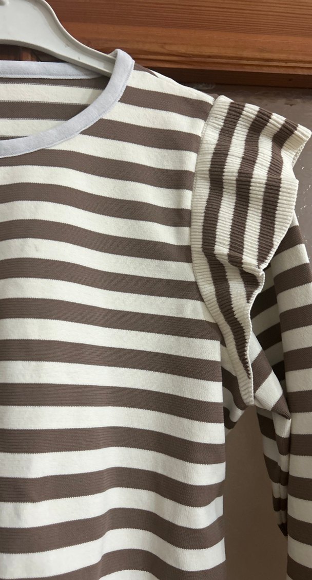 Bej Çizgili Fırfırlı Uzun Kollu Kadın Kazak - Görsel 2