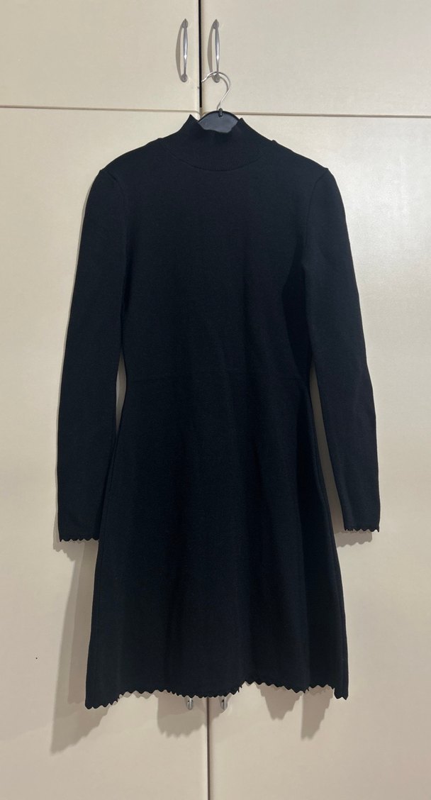 Siyah Yüksek Yakalı Triko Midi Elbise - Görsel 3