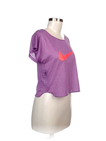 Nike Nike T-shirt %70 İndirimli.