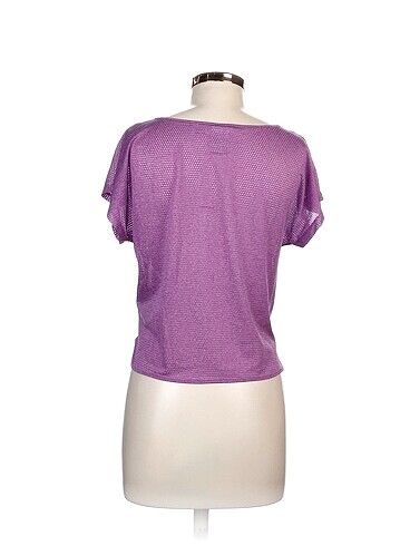 m Beden Nike T-shirt %70 İndirimli.