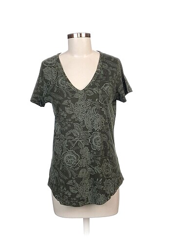 Gap T-shirt %70 İndirimli.