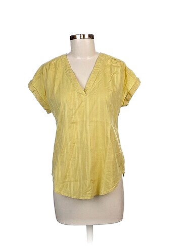 Gap T-shirt %70 İndirimli.