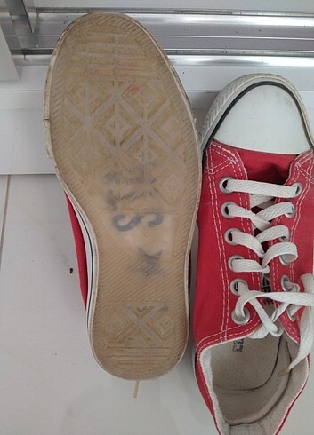 37 Beden kırmızı Renk Converse ayakkabı 
