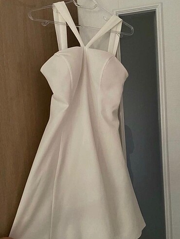 Beyaz abiye elbise