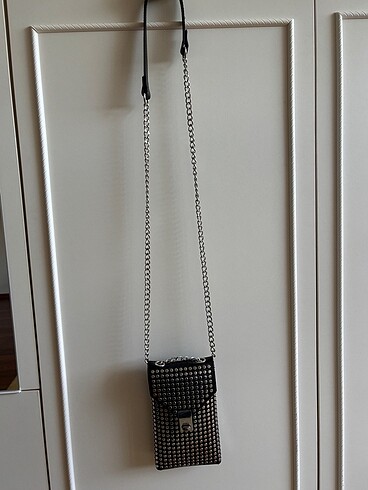Beden siyah Renk Stradivarious zımbalı tlf çantası