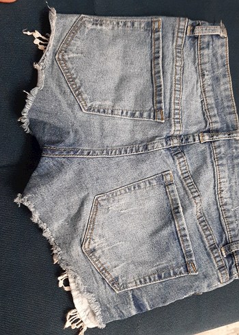 Kadın Gri Mini Yırtık Denim Şort - Görsel 4