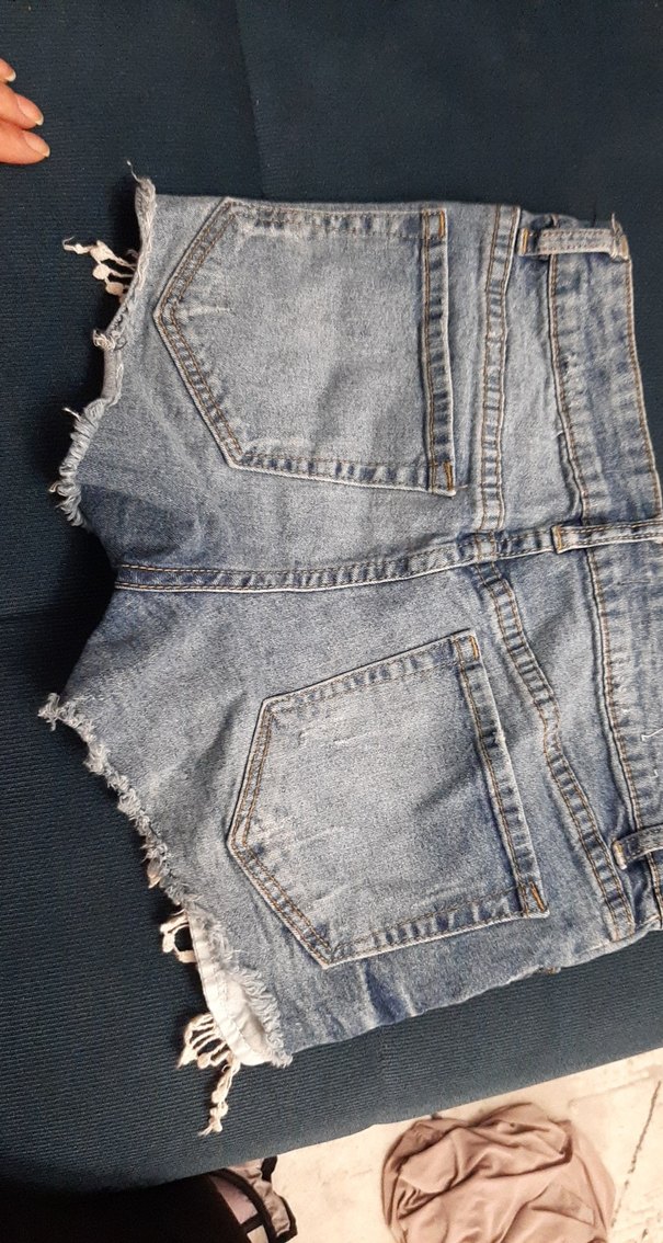 Kadın Gri Mini Yırtık Denim Şort - Görsel 4