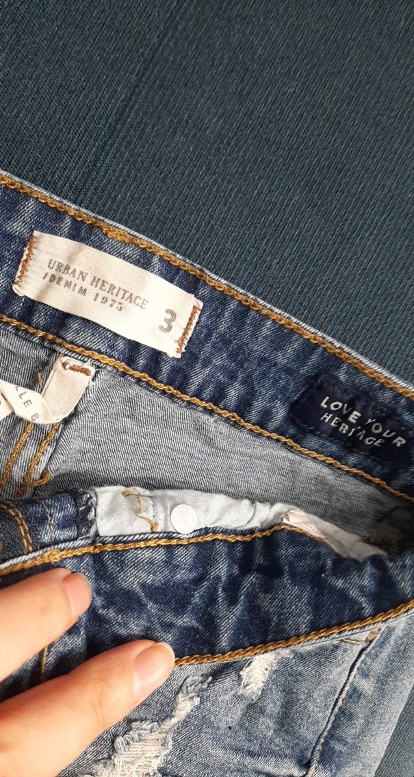 Kadın Gri Mini Yırtık Denim Şort - Görsel 2