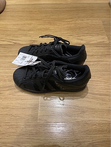 Süperstar adidas