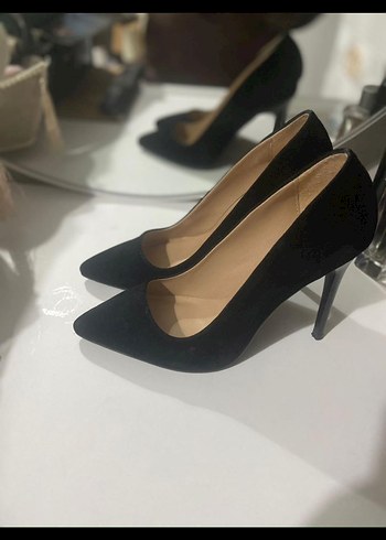 Klasik Siyah Stiletto Topuklu Kadın Ayakkabı