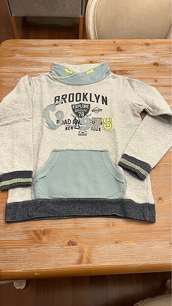 Sweatshirt