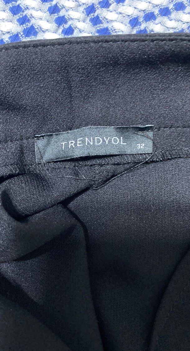 Kadın siyah Kemerli Rahat Kesim Pantolon - Görsel 4