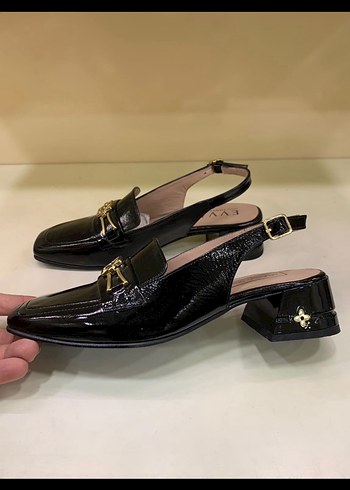 Siyah Parlak Kemerli Blok Topuklu Kadın Ayakkabı - Görsel 2