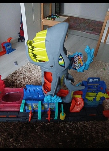 Beden Hotwheels köpek baligi