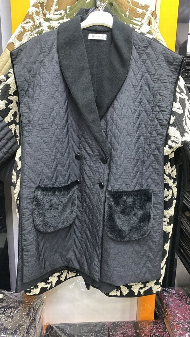 Siyah Kapitoneli Triko Yelek - Görsel 2