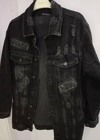 Düğmeli Siyah Nakışlı Kadın Denim Ceket - Görsel 2