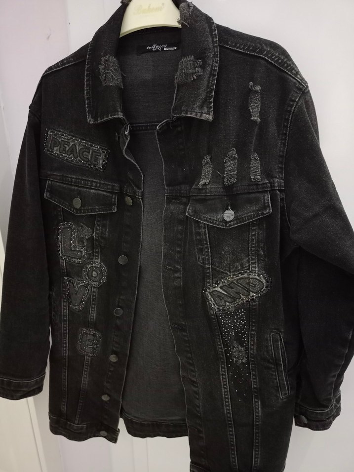 Düğmeli Siyah Nakışlı Kadın Denim Ceket - Görsel 2