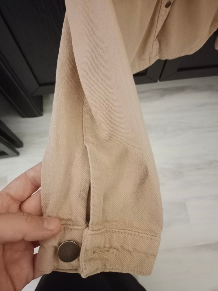 Bej Düğmeli Rahat Kesim Kadın Kot Gömlek - Görsel 4