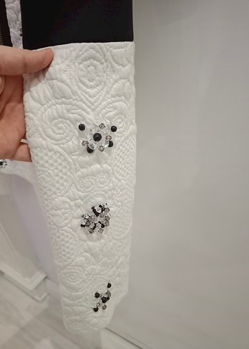 Kadın Beyaz Nakışlı Fermuarlı Ceket - Görsel 7