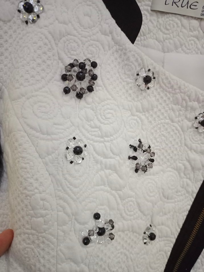 Kadın Beyaz Nakışlı Fermuarlı Ceket - Görsel 4