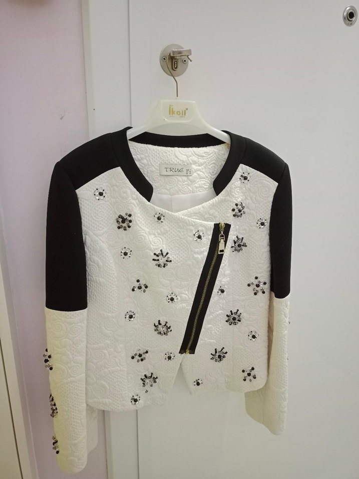 Kadın Beyaz Nakışlı Fermuarlı Ceket - Görsel 5