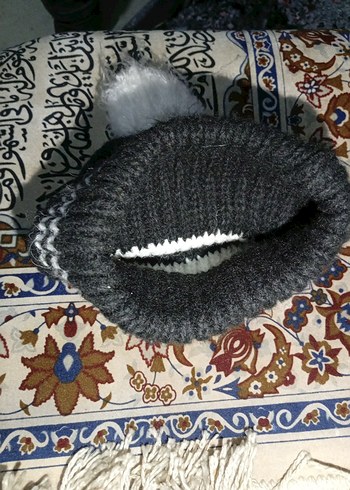 Kadın Gri Örgü Bere Beyaz Ponponlu - Görsel 3