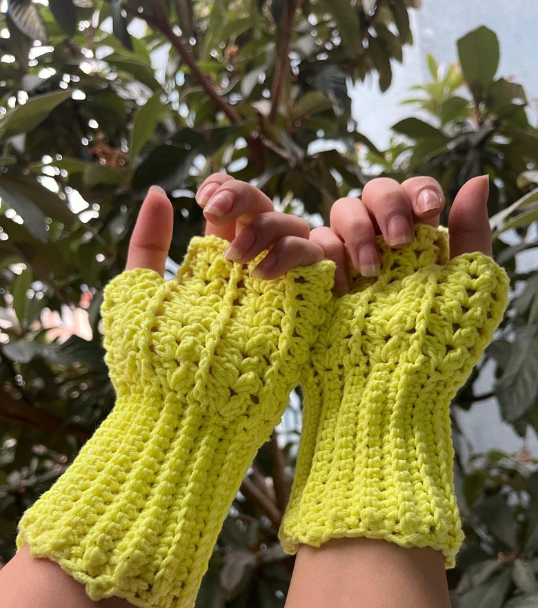 Sarı Örgü Parmaksız Kadın Eldiveni - Görsel 2