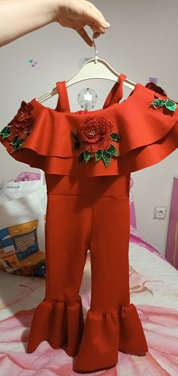 Kırmızı çiçekli tulum 72 cm boy