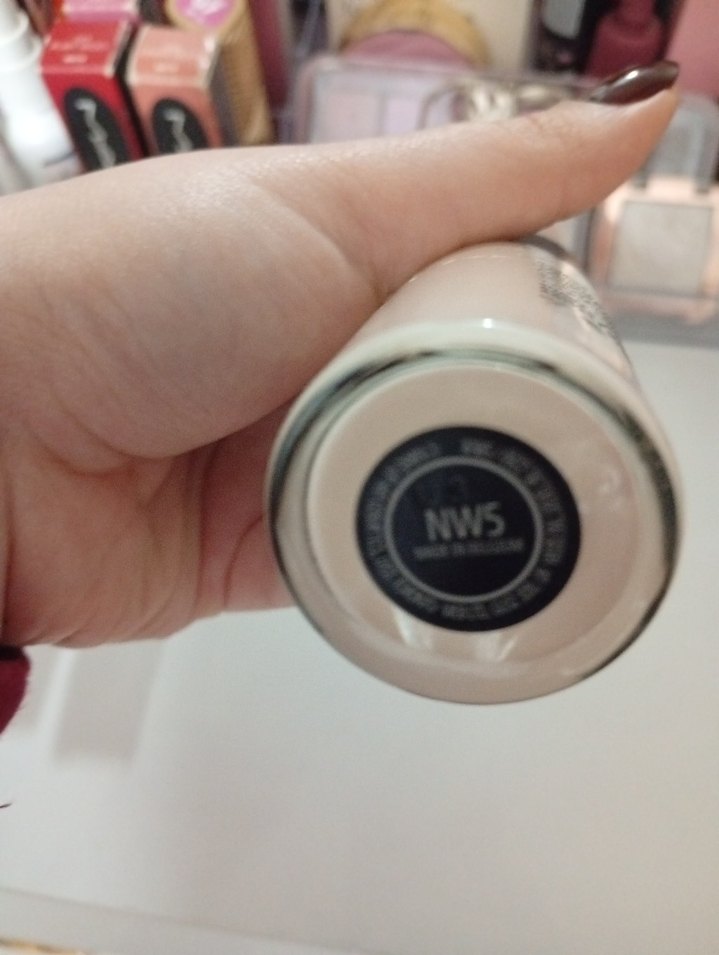 MAC Studio Fix Fluid Fondöten SPF 15 - Görsel 3