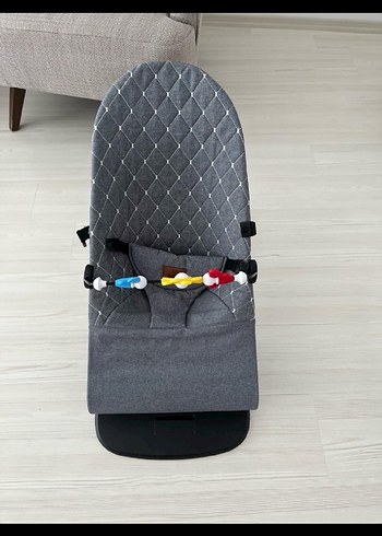 Gri Bebek ana kucağı