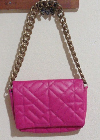 Zincir Detaylı Pembe Deri Kadın Çanta - Görsel 3